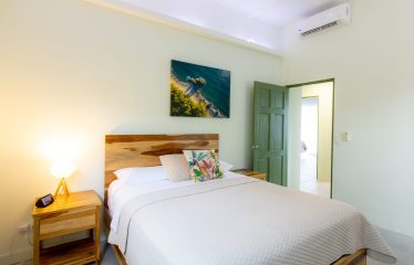 VILLA CAIMITO: EXCLUSIVE 9-BEDROOM PROPERTY WITH PACIFIC VIEWS, IN MANUEL ANTONIO