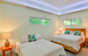 VILLA CAIMITO: EXCLUSIVE 9-BEDROOM PROPERTY WITH PACIFIC VIEWS, IN MANUEL ANTONIO
