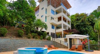 VILLA CAIMITO: EXCLUSIVE 9-BEDROOM PROPERTY WITH PACIFIC VIEWS, IN MANUEL ANTONIO