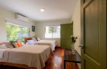 VILLA CAIMITO: EXCLUSIVE 9-BEDROOM PROPERTY WITH PACIFIC VIEWS, IN MANUEL ANTONIO