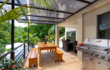 VILLA CAIMITO: EXCLUSIVE 9-BEDROOM PROPERTY WITH PACIFIC VIEWS, IN MANUEL ANTONIO
