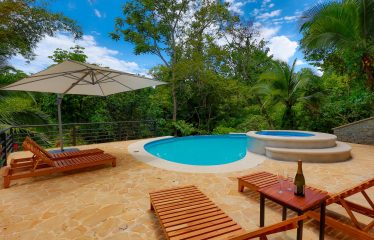 VILLA CAIMITO: EXCLUSIVE 9-BEDROOM PROPERTY WITH PACIFIC VIEWS, IN MANUEL ANTONIO