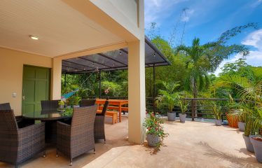 VILLA CAIMITO: EXCLUSIVE 9-BEDROOM PROPERTY WITH PACIFIC VIEWS, IN MANUEL ANTONIO