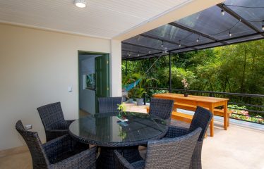 VILLA CAIMITO: EXCLUSIVE 9-BEDROOM PROPERTY WITH PACIFIC VIEWS, IN MANUEL ANTONIO