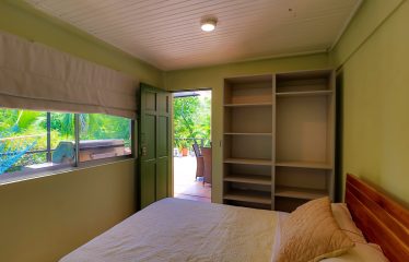 VILLA CAIMITO: EXCLUSIVE 9-BEDROOM PROPERTY WITH PACIFIC VIEWS, IN MANUEL ANTONIO