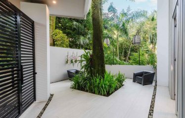 LUXURY VILLA WITH GUEST HOUSE AND HIGH RENTAL POTENTIAL, IN TULEMAR MANUEL ANTONIO
