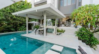 LUXURY VILLA WITH GUEST HOUSE AND HIGH RENTAL POTENTIAL, IN TULEMAR MANUEL ANTONIO