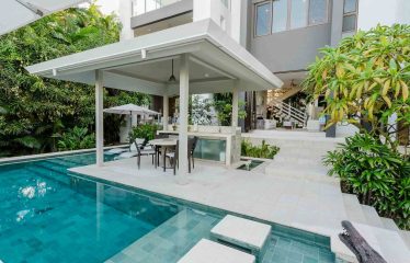 LUXURY VILLA WITH GUEST HOUSE AND HIGH RENTAL POTENTIAL, IN TULEMAR MANUEL ANTONIO