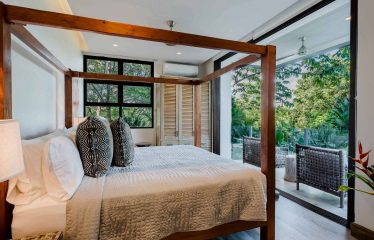 LUXURY VILLA WITH GUEST HOUSE AND HIGH RENTAL POTENTIAL, IN TULEMAR MANUEL ANTONIO