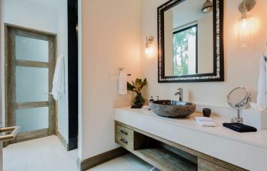 LUXURY VILLA WITH GUEST HOUSE AND HIGH RENTAL POTENTIAL, IN TULEMAR MANUEL ANTONIO