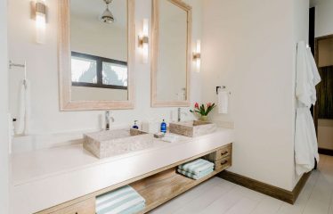 LUXURY VILLA WITH GUEST HOUSE AND HIGH RENTAL POTENTIAL, IN TULEMAR MANUEL ANTONIO