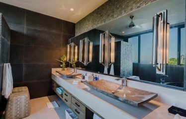 LUXURY VILLA WITH GUEST HOUSE AND HIGH RENTAL POTENTIAL, IN TULEMAR MANUEL ANTONIO