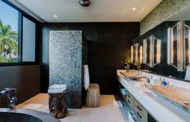 LUXURY VILLA WITH GUEST HOUSE AND HIGH RENTAL POTENTIAL, IN TULEMAR MANUEL ANTONIO